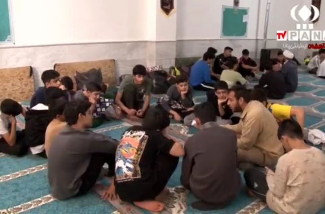 اعتکاف دانش‌آموزان پیشتاز شهرستان خرم‌آباد