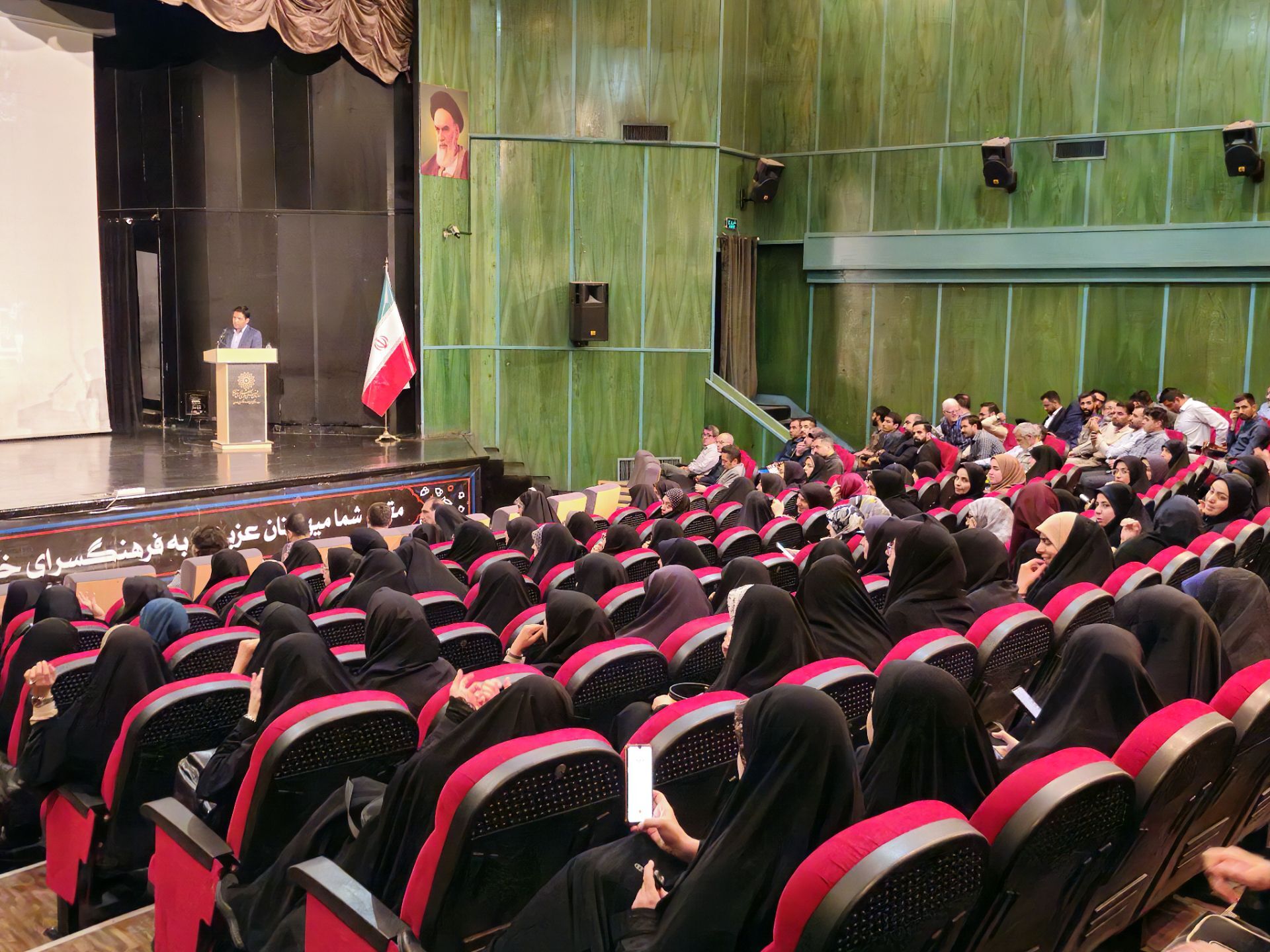 هم‌افزایی برای تربیت نسل آینده؛ نشست معاونان پرورشی منطقه ۱۵ در فرهنگسرای خاوران