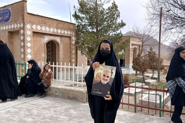 حضور پرشور اهالی روستای سرتشنیز در راهپیمایی ۲۲بهمن
