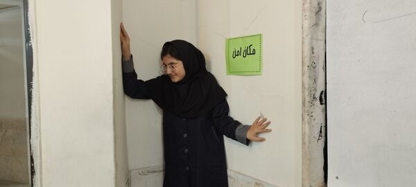 مانور زلزله در دبیرستان شهید هاشمی نژاد 