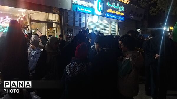 جلوه هایی از خدمت موکب داران نیشابوری در سی و نهمین شب از اجتماعات مردمی 
