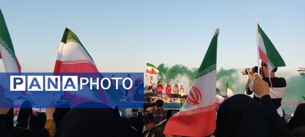 محفل قرآنی با حضور محفلی‌ها 