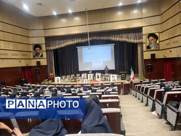 تجلیل از برگزیدگان کنکور سراسری در فرهنگسرای سیمرغ نیشابور 