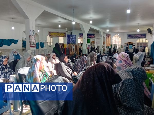 حضور دانش‌آموزان دبیرستان فاطمه الزهرا(س) و کوثر در نماز جمعه