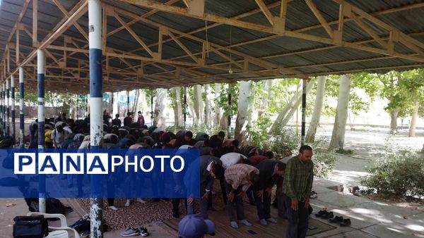 اولین نماز جماعت پایه دهمی ها همراه با کادر دبیرستان شاهد ابوذر غفاری 