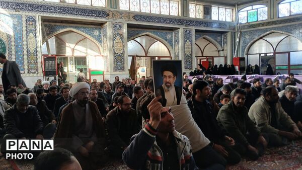 تجدید بیعت مردم بن با سومین رهبر انقلاب اسلامی در آیین گرامیداشت شهدای وطن