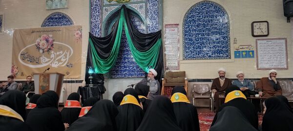 هم‌نشینی معنویت و تعلیم در مسجد