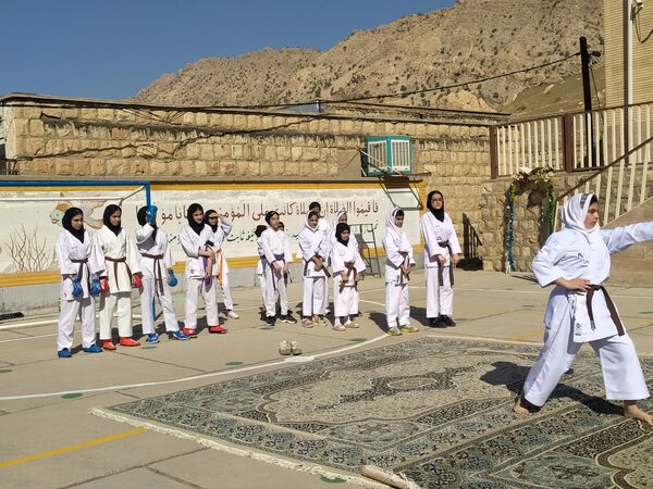 برگزاری المپیاد ورزشی درون‌مدرسه‌ای در دبیرستان ایرانسل معمولان