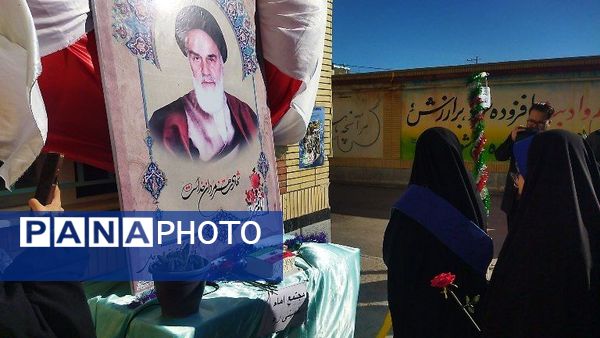 نواختن زنگ انقلاب به‌مناسبت دهه فجر در راز و جرگلان