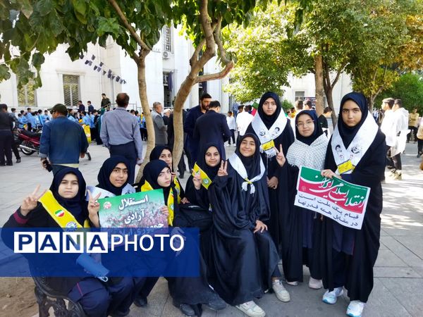 روز دانش‌آموز، روز خروشِ آگاهی و شادابی