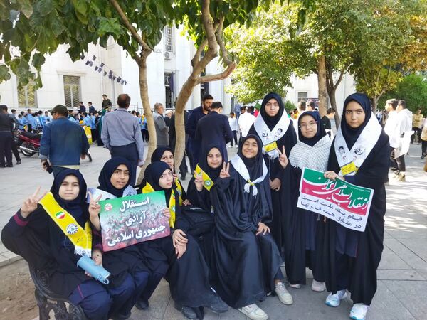 روز دانش‌آموز، روز خروشِ آگاهی و شادابی