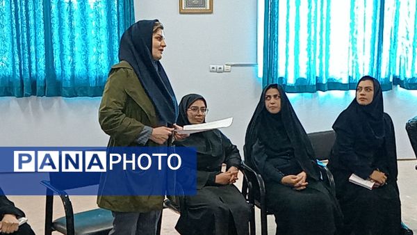 نشست توانمندسازی مدیران؛ گامی به‌سوی هدایت تحصیلی مؤثر در مدارس متوسطه دوره اول ناحیه ۷