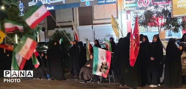 تجمع شبانه هزاران شهروند در همدان