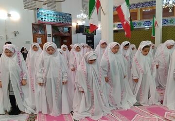 جشن تکلیف آغازی شیرین برای عبادت و بندگی