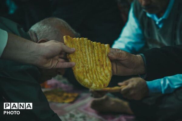 برپایی سفره افطاری در مسجد علی ابن ابیطالب نسیم‌شهر