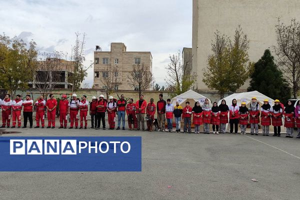 برگزاری مانور زلزله و ایمنی در مدرسه پایلوت شهرستان شهریار 