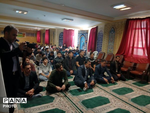 محفل‌ انس‌ باقرآن کریم در استان ایلام برگزار شد.