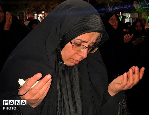 دست‌هایی به آسمان، قلوبی به امید ظهور