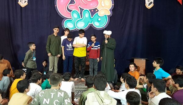مسابقات جذاب در شب اول از اعتکاف دانش‌آموزی در بهشت نیشابور