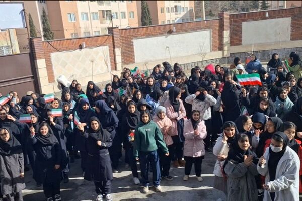گلبانگ زنگ انقلاب در دبیرستان هجرانی پردیس