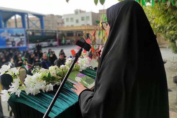زنگ دانایی در دبیرستان شاهد صدیقه طاهره(س) اسلامشهر به‌صدا درآمد