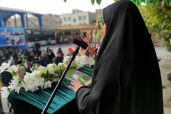 زنگ دانایی در دبیرستان شاهد صدیقه طاهره(س) اسلامشهر به‌صدا درآمد