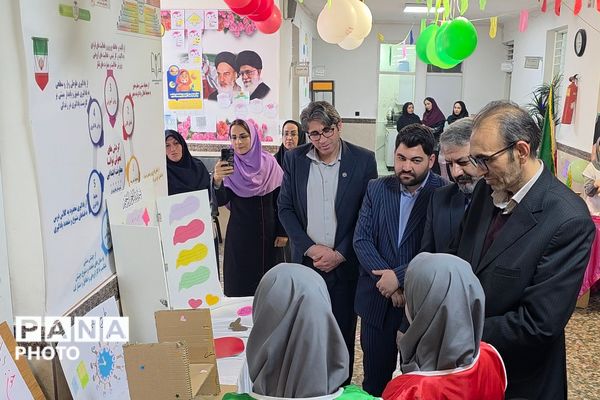 افتتاح جشنواره جابر ابن حیان در دبستان کوثر بهارستان‌دو