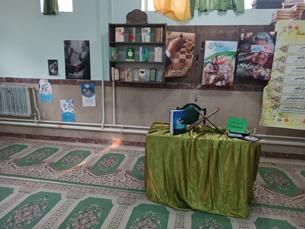 برگزاری مراسم انجمن اسلامی و مدرسه مقاومت در دبیرستان ایثار