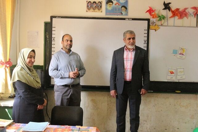 بازدید مدیر آموزش‌و‌پرورش فیروزکوه از مدرسه «هاتف»؛ تأکید بر ارتقای کیفیت فرآیندهای آموزشی