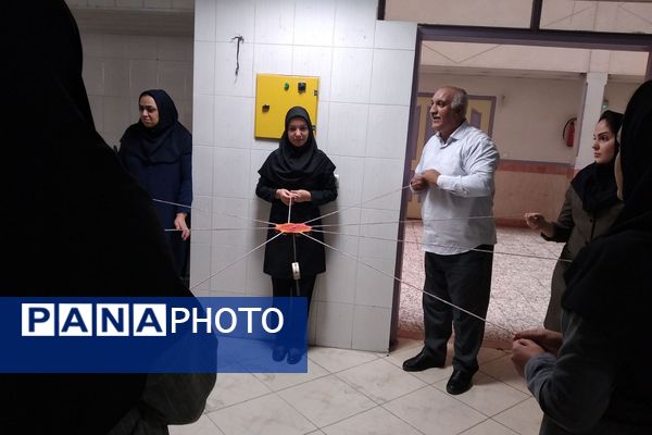 برگزاری دوره‌های توانمند سازی در دبستان ۱۸ دی ناحیه دو شهرری با حضور مدرس سازمان دانش‌آموزی 