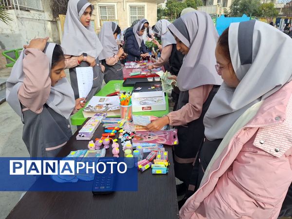 بازارچه دانش‌آموزی آزادشهر