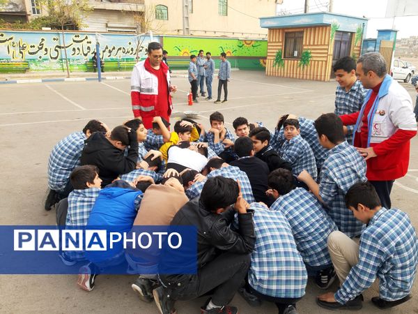 مانور زلزله و ایمنی در مدارس شهرستان ورامین 