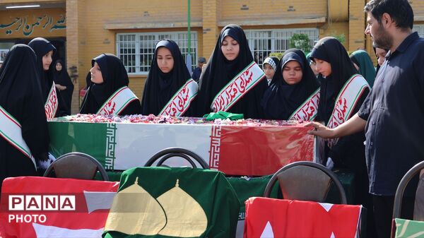 میزبانی دبیرستان دخترانه سعدی منطقه ۱۵ از شهید گمنام