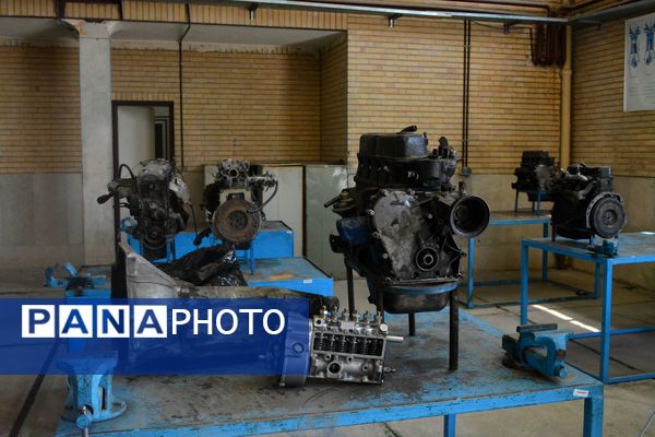 کارگاه آموزشی آشنایی با سیستم موتور و سوخت‌رسانی خودرو در بهارستان 2
