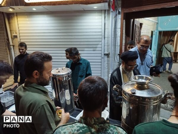 چایخانه حوزه علمیه گلشن؛ روایتگر ارادت به رهبر امت اسلام
