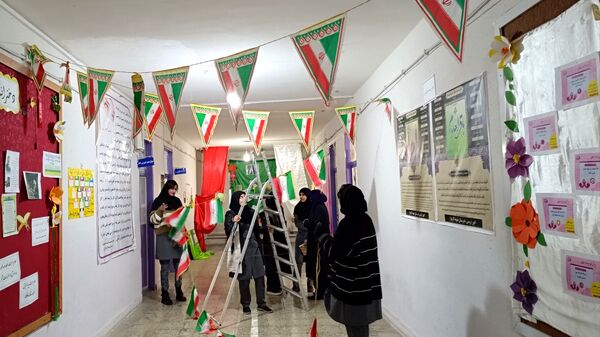 نواخته شدن زنگ انقلاب در مدرسه نمونه الزهرا  یاسوج