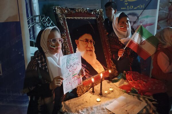 مراسم چهلمین روز شهادت دانش‌آموزان میناب