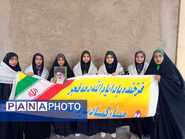 حضور مردم روستای دهشیر شهرستان تفت در راهپیمایی ۲۲ بهمن