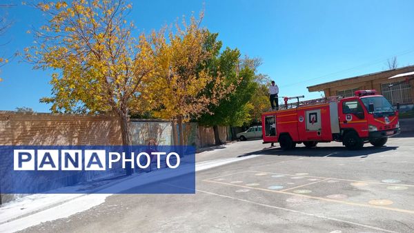 رزمایش پدافند غیر عامـل در دبیرستان نمونه دولتی شهید حاج قاسم سلیمانی شهرستان بن 