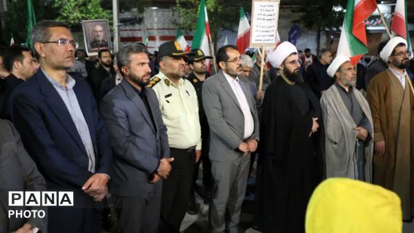 تجمع شبانه مردم شهرستان فامنین با حضور مدیرکل آموزش و پرورش همدان