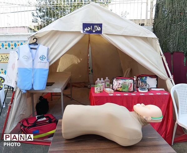 آغاز سال تحصیلی در مدرسه نمونه دولتی علامه طباطبایی با نواختن زنگ مهر
