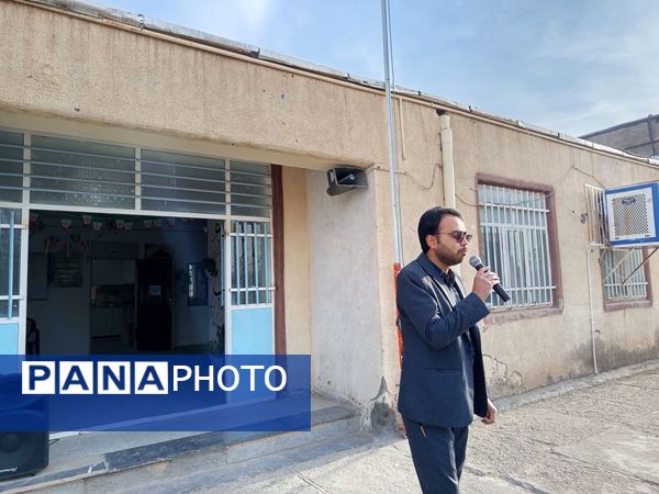 مراسم صبحگاهی در مدرسه پسرانه برادران ابراهیمی نیا