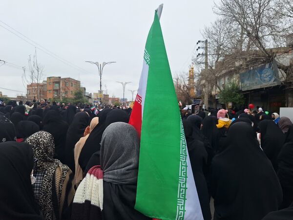 نبض انقلاب در خیابان‌ها تپید