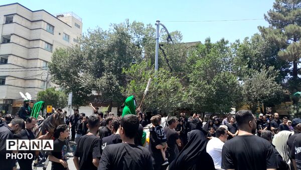 قافله عزاداری ظهر تاسوعا به یاد علمدار کربلا