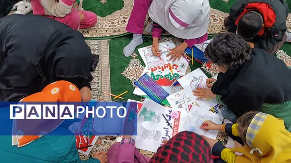 برپایی میز خدمت و نمایشگاه نقاشی در جشن 22 بهمن مارگون