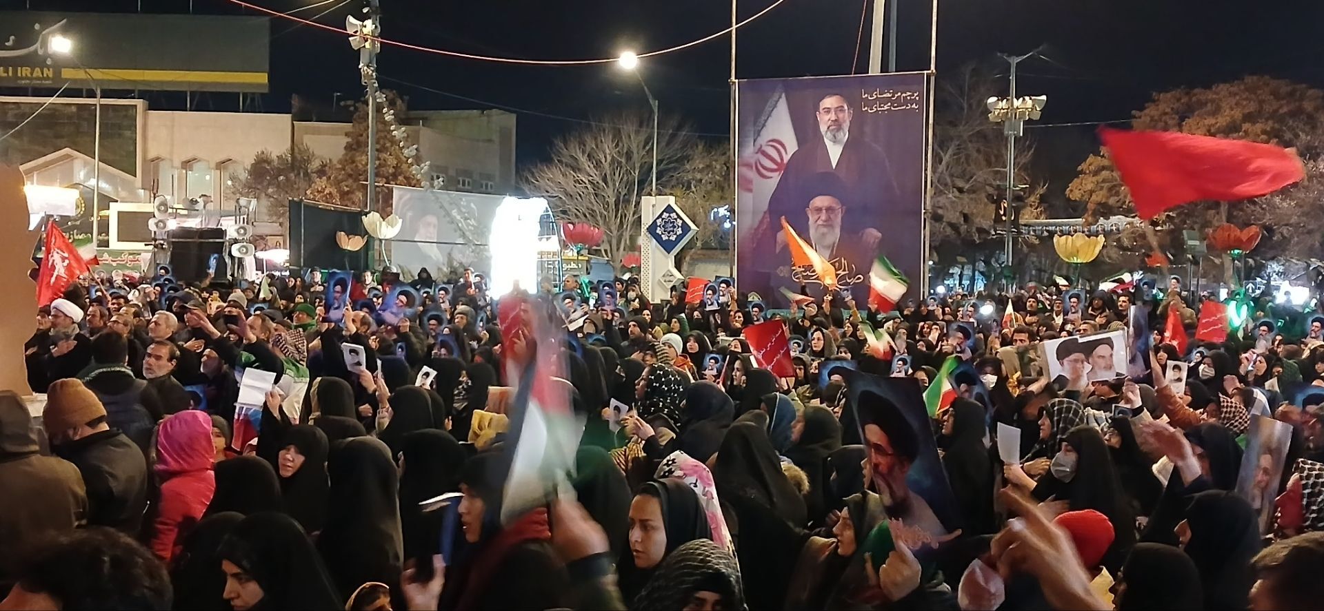 مراسم سومین شب قدر و اقامه عزای رهبر شهید در شهر بجنورد