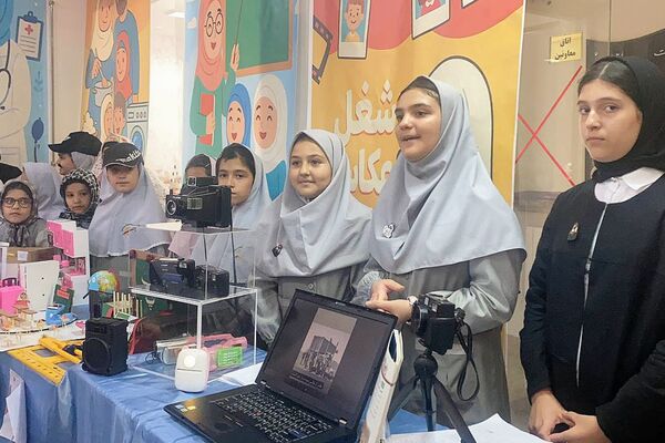 برگزاری نمایشگاه به مناسبت هفته مشاغل، در دبستان کودک مسلمان