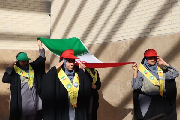 مراسم جشن ملی عاطفه‌ها در دبیرستان دخترانه شهید دکتر پاکنژاد یزد 
