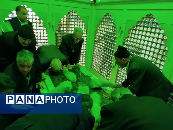 آیین غبارروبی ضریح مطهر امامزاده حمزه بن موسی کاظم (ع)