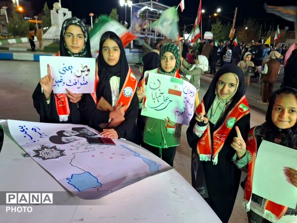 بیعت دانش‌آموزان پیشتاز شهر لایین با رهبر عزیز انقلاب
